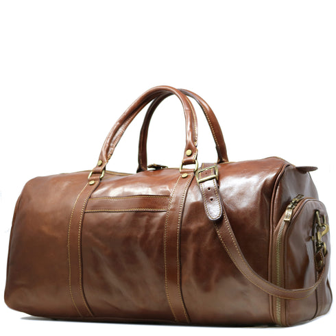 This is the Floto Lugano Weekender Duffle Bag with a built-in shoe compartment. The shoe compartment zips open on the side of the bag for easy adds. This Lugano is pictured in Vecchio Brown