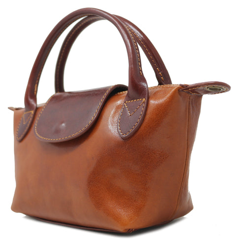 Floto Gattane Brown leather handbag with matching handle on a white background
