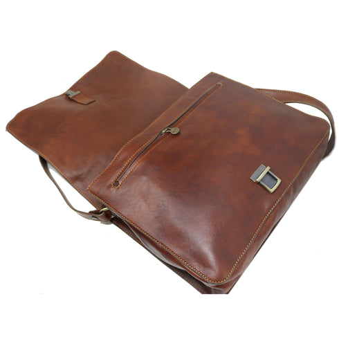 The Floto Firenze leather messenger bag is a men's casual crossbody bag that is handcrafted in Italy. This is the Firenze Messenger in Saddle Brown. 6