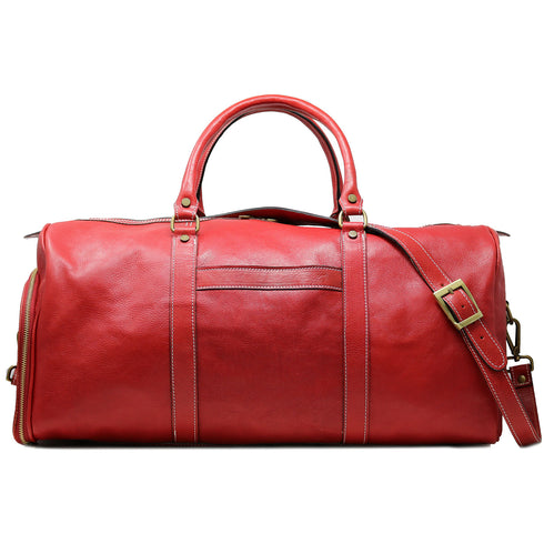 This is the Floto Lugano Weekender Duffle Bag with a built-in shoe compartment. The shoe compartment zips open on the side of the bag for easy adds. This Lugano is pictured in Tuscan Red. Front view.