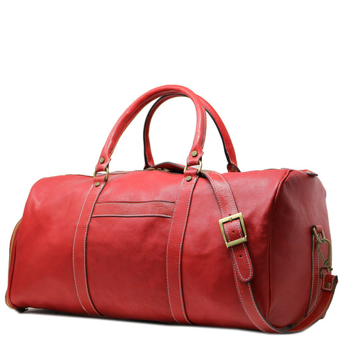 This is the Floto Lugano Weekender Duffle Bag with a built-in shoe compartment. The shoe compartment zips open on the side of the bag for easy adds. This Lugano is pictured in Tuscan Red. 2