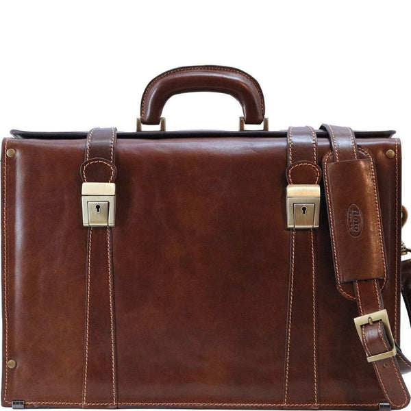 The Floto Trastevere leather briefcase is a men's 5 gusset accordion attache bag that is handcrafted in Italy. This is the Trastevere Brief in Vecchio Brown.