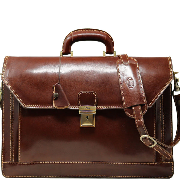 The Floto Venezia Brief 3 gusset leather briefcase is a men's attache bag that is handcrafted in Italy.  This is the Venezia Brief  in Vecchio Brown.