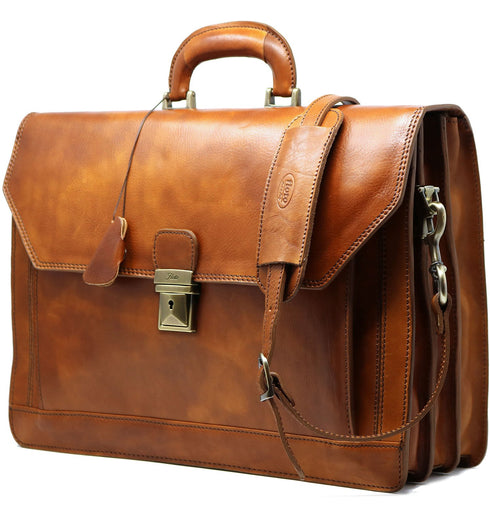 The Floto Venezia Brief 3 gusset leather briefcase is a men's attache bag that is handcrafted in Italy. This is the Venezia Brief in Tobacco Brown.