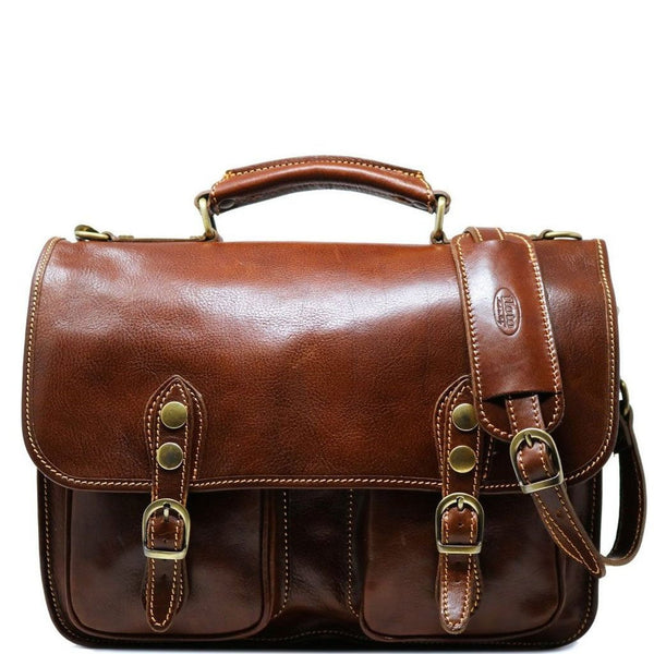 The Floto Poste leather messenger bag is a men's shoulder bag that is handcrafted in Italy. This is the Poste Messenger in Vecchio Brown.