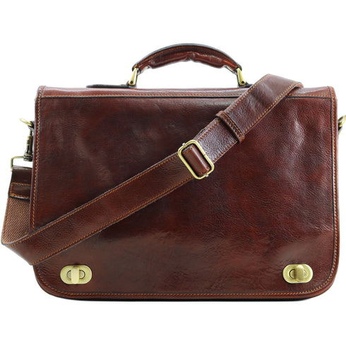 The Floto Roma Messenger Bag is a soft-sided leather bag that is made in Italy with full grain hand-stained leather. This messenger bag has an outside zip pocket, inside pen organizer, and a detachable shoulder strap. This is the Roma Messenger in Vecchio Brown 2