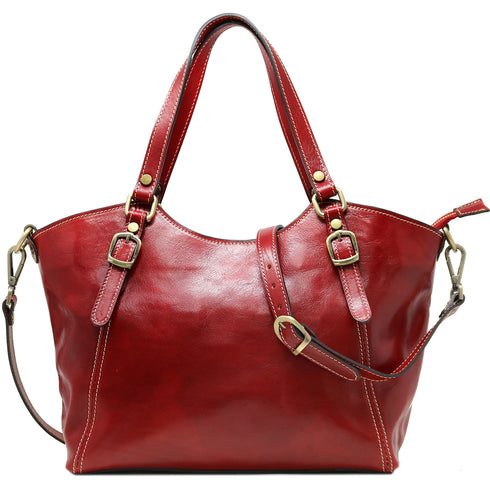 The Floto Ischia Shoulder Bag is a women's leather bag that is handcrafted in Italy. It has comfortable shoulder straps that are adjustable and includes a detachable crossbody strap. This is the Ischia Shoulder Bag in Tuscan Red.