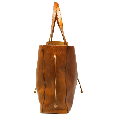 Floto Chianti Beach Leather Tote Bag in Tobacco Brown. 3